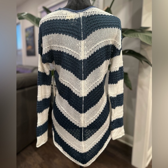 ✨NWT✨VON MAUR R D Style KNIT Women Size M 100% Acrylic White Blue Asymmetrical - Picture 5 of 11